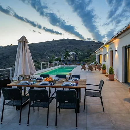 فيلة Paseros, Bbq, Pool, Spectacular Sea Views *