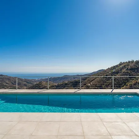 Paseros, Bbq, Pool, Spectacular Sea Views فيلة